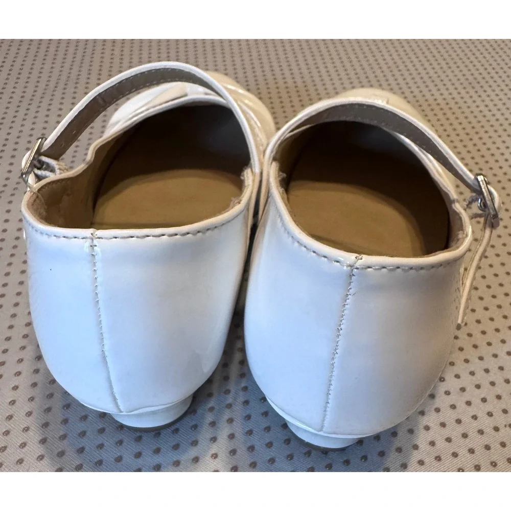 The Childrens Place Girls White Patent Mary Jane Bow Kitten Heels Size 4